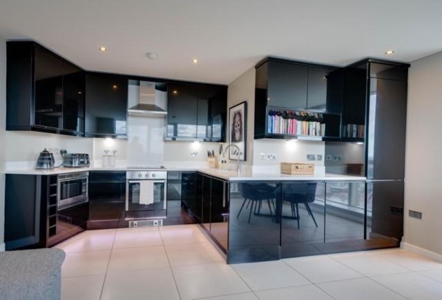 Tallest Building In The City Centre Sleeps 5 Incredible City Mountain And Lagan Views Belfast Extérieur photo