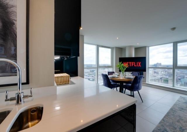 Tallest Building In The City Centre Sleeps 5 Incredible City Mountain And Lagan Views Belfast Extérieur photo