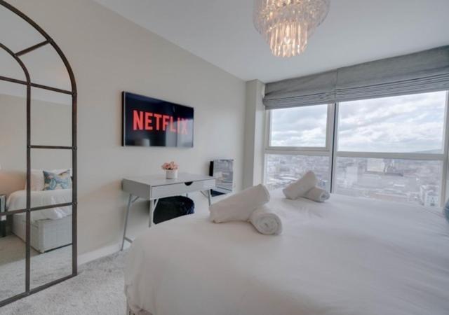 Tallest Building In The City Centre Sleeps 5 Incredible City Mountain And Lagan Views Belfast Extérieur photo
